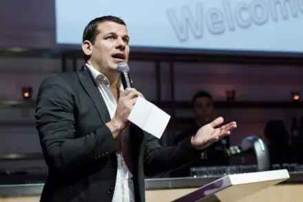 presentator, host, dinerspel