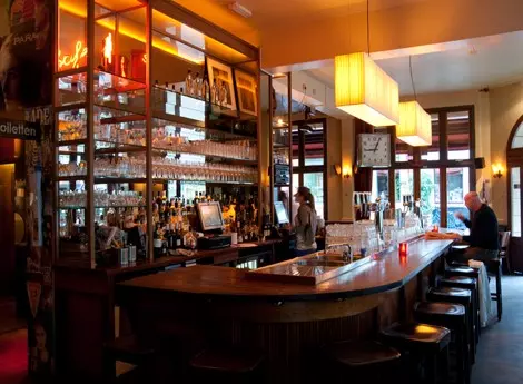 Café Orloff aan de kade